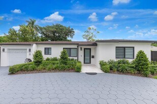 5641 SW 67th Ave in South Miami, FL - Building Photo