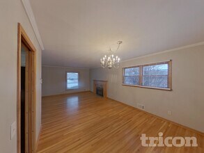 13408 Colfax Ave S in Burnsville, MN - Foto de edificio - Building Photo