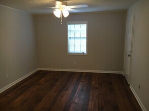 122 South Debardeleben Street, Unit A in Auburn, AL - Foto de edificio - Building Photo