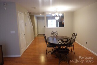 1725 Forest Side Ln in Charlotte, NC - Building Photo - Building Photo