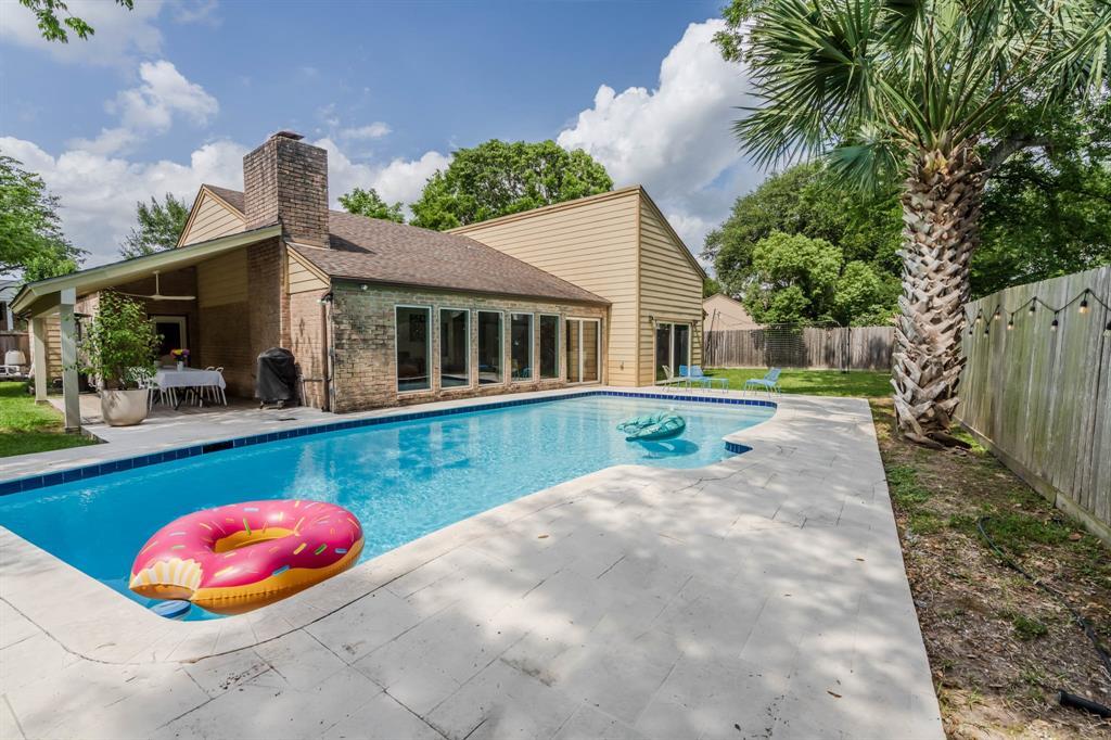 1550 Wood Lodge Dr in Houston, TX - Building Photo
