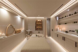 2301 COLLINS Ave in Miami Beach, FL - Building Photo - Building Photo