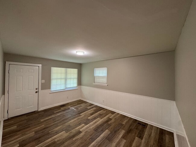 7711 Woodhaven Dr in Little Rock, AR - Foto de edificio - Building Photo