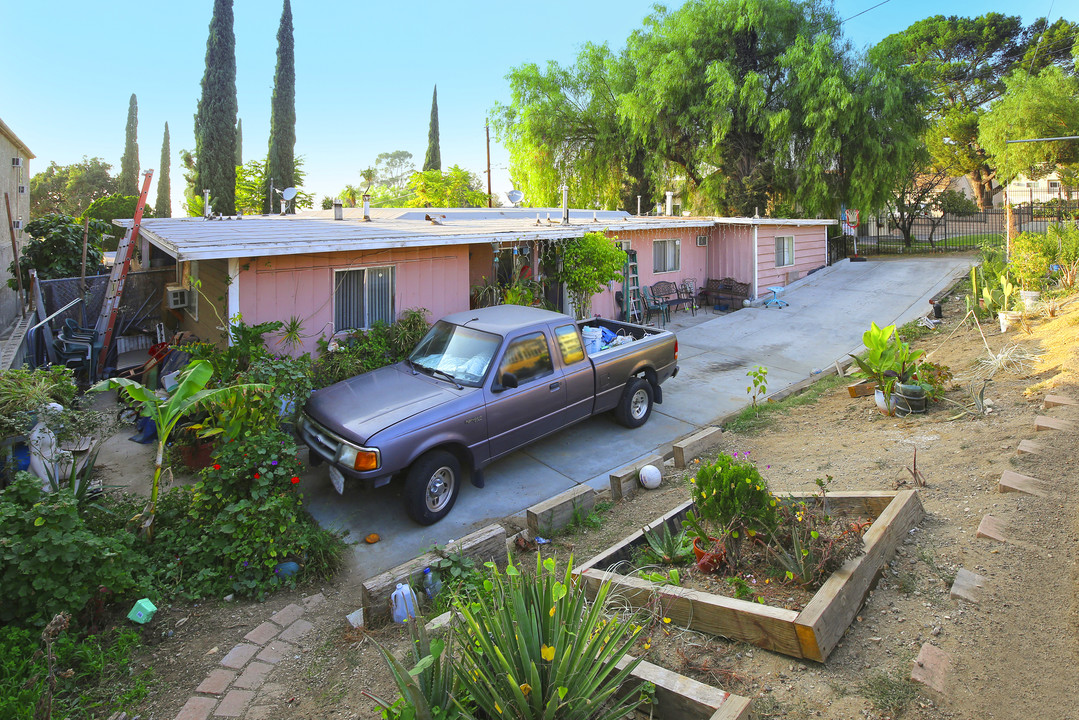 10265 Tujunga Canyon Blvd in Tujunga, CA - Building Photo