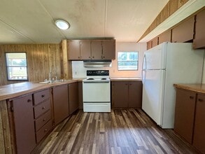 225 Community Dr in Batesville, AR - Foto de edificio - Building Photo