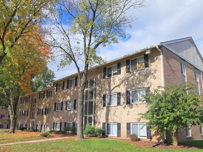 The Brook At Columbia in Columbia, MD - Foto de edificio - Building Photo