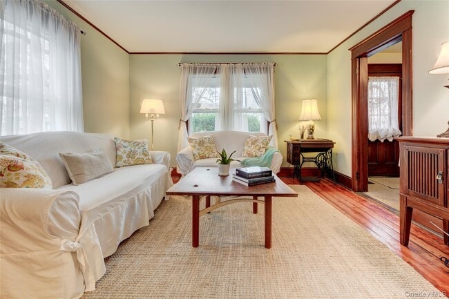 317 South St in Greenport, NY - Building Photo - Building Photo