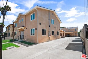 1118 W 110th St in Los Angeles, CA - Building Photo