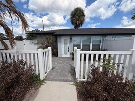 4521 Edgewater Dr in Orlando, FL - Building Photo