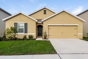 320 Blue Point Dr in Ruskin, FL - Building Photo