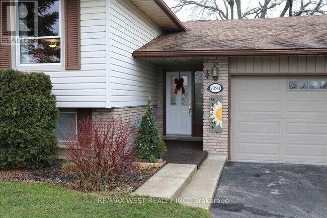 7094 Casey St in Niagara Falls, ON - Building Photo - Building Photo