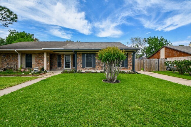 property at 13910 Bonnercrest Dr