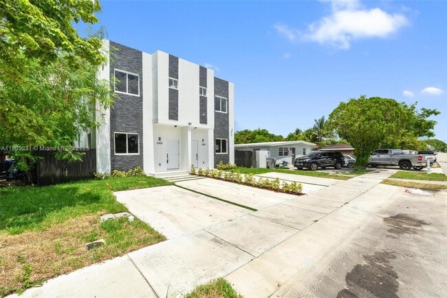 2145 NW 4th St in Pompano Beach, FL - Building Photo - Building Photo
