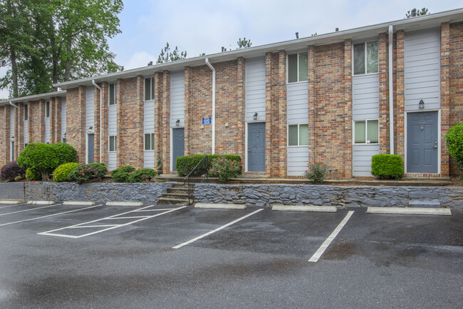 Castleton Apartments in Atlanta, GA - Building Photo - Building Photo