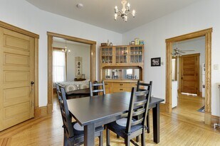 1135 Monroe St NE, Unit Apt 1 in Minneapolis, MN - Building Photo
