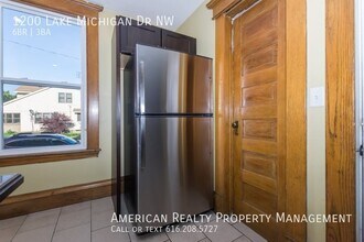 1200 Lake Michigan Dr NW in Grand Rapids, MI - Building Photo - Building Photo