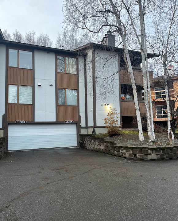 7538 Foxridge Way in Anchorage, AK - Building Photo