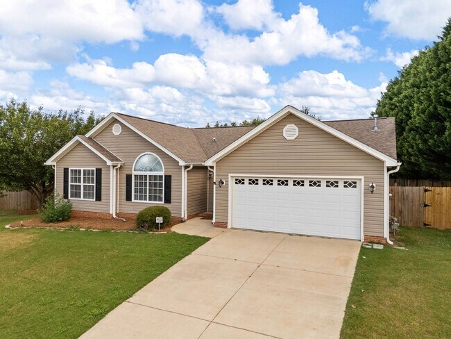 124 Cotton Hill Ln in Greer, SC - Building Photo - Building Photo