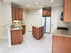 4330 Lake Run Dr in Missouri City, TX - Building Photo - Building Photo