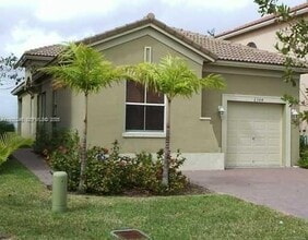 2304 NE 37th Terrace in Homestead, FL - Building Photo - Building Photo