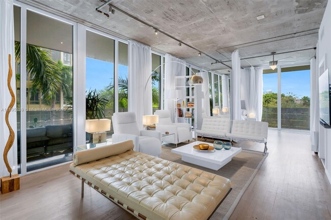 1700 Meridian Ave in Miami Beach, FL - Building Photo - Building Photo