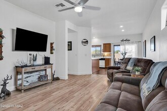 1824 W Waterleaf Dr in Tucson, AZ - Building Photo - Building Photo