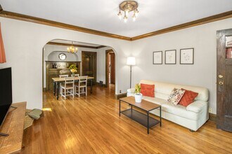 1226 St Clair Ave in St. Paul, MN - Foto de edificio - Building Photo