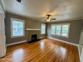2325 Myra St in Jacksonville, FL - Foto de edificio - Building Photo