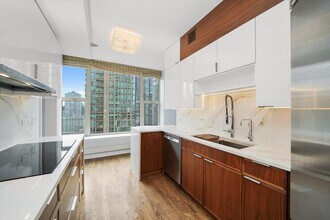 25 E Superior St in Chicago, IL - Building Photo - Building Photo