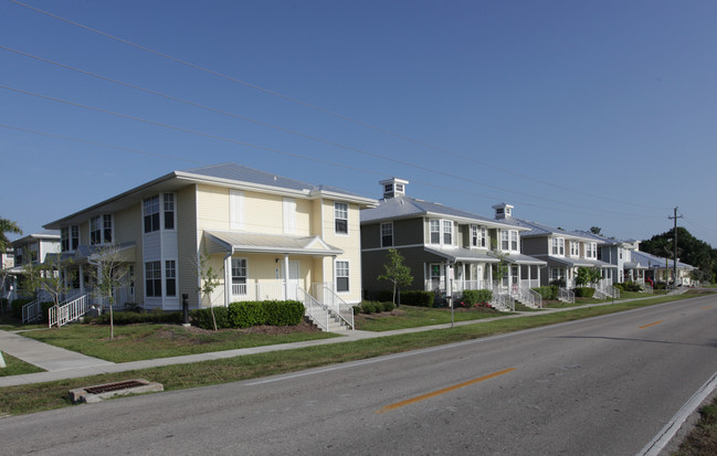 Gulf Breeze Apartment Homes in Punta Gorda, FL - Building Photo - Building Photo