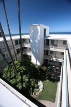 Stratford Beach Apartments in Del Mar, CA - Building Photo - Building Photo