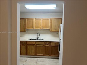 6950 W 6th Ave in Hialeah, FL - Building Photo - Building Photo