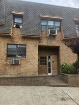 84-12 98th St in Queens, NY - Building Photo