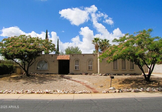 property at 632 Suffolk Dr