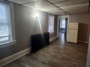 105 E Lincoln Ave in Hinckley, IL - Building Photo - Building Photo