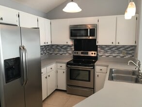 3065 Yorktown Cir in Fort Walton Beach, FL - Building Photo - Building Photo