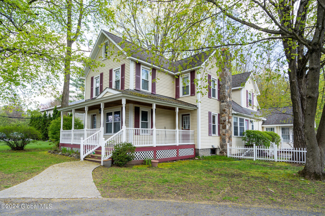 308 Ballston Ave in Saratoga Springs, NY - Building Photo