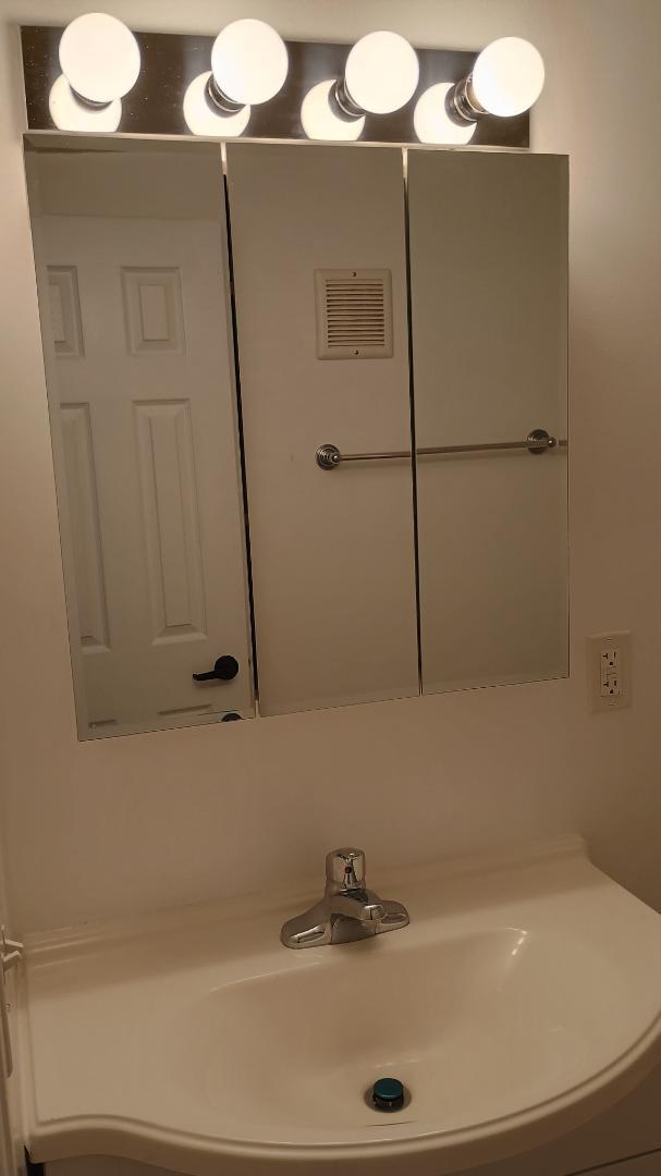 221 Glen St in Glens Falls, NY - Building Photo - Building Photo