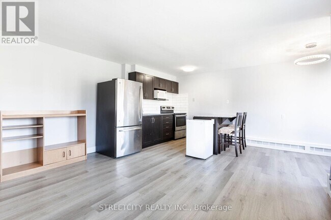 210-1172 HAMILTON Rd in London, ON - Building Photo - Building Photo