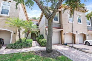 4981 Bonsai Cir in Palm Beach Gardens, FL - Building Photo