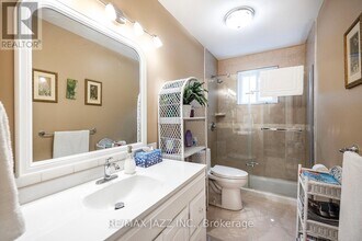 801 Tarn Ct in Oshawa, ON - Building Photo - Building Photo