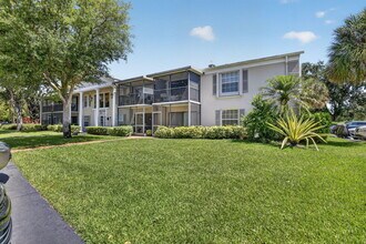 9101 Jacaranda Ln in Plantation, FL - Building Photo - Building Photo