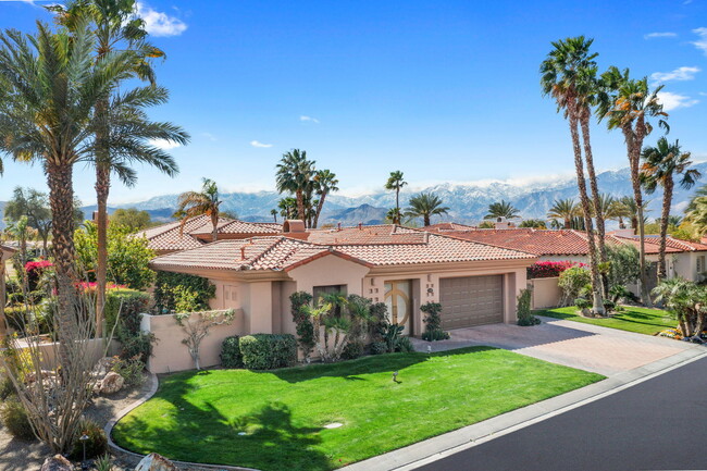 246 Loch Lomond Rd in Rancho Mirage, CA - Foto de edificio - Building Photo