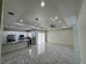 194 Yager Cir in Ft. Myers, FL - Foto de edificio - Building Photo