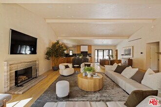 8628 Edwin Dr in Los Angeles, CA - Building Photo - Building Photo