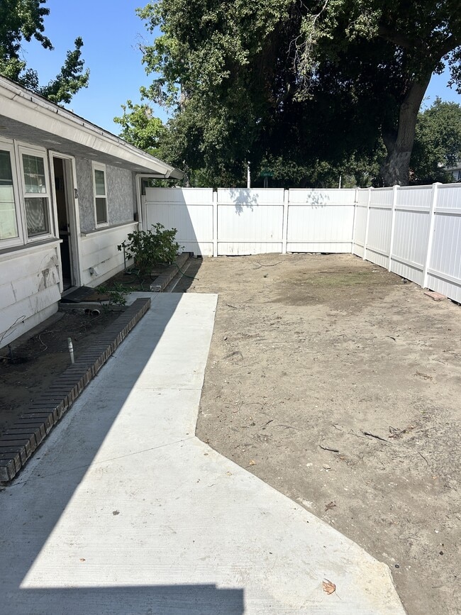 1292 N Laurel Ave in Upland, CA - Building Photo - Building Photo