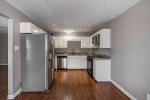 The Oaks at Hazel in Beaumont, TX - Building Photo