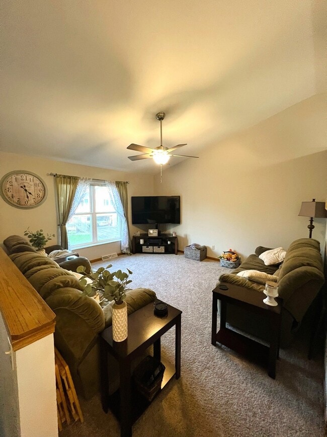 216 Thomson Ln, Unit 216 Thomson Ln