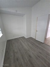 9104 Quiet Cove Way in Las Vegas, NV - Foto de edificio - Building Photo