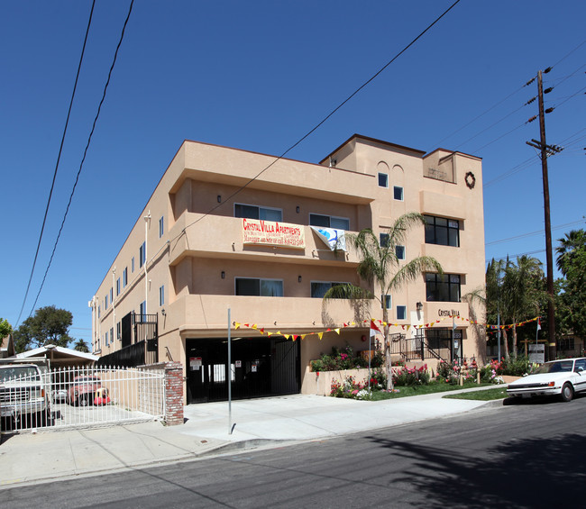 Crystal Villa in Canoga Park, CA - Foto de edificio - Building Photo